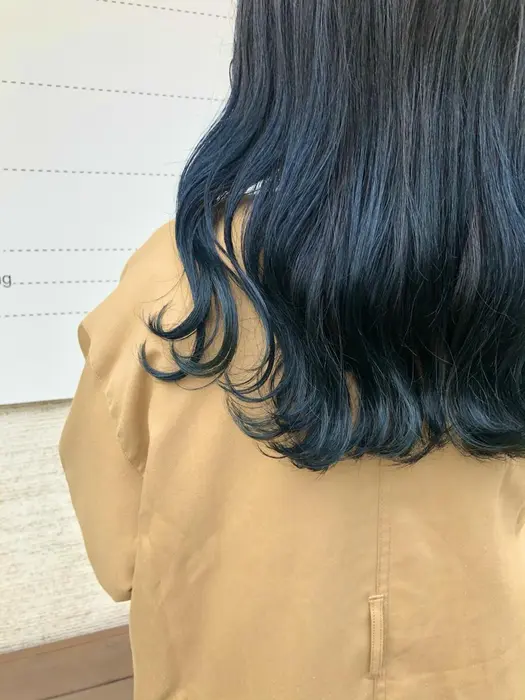 ブルーブラックのグラデーションカラー 色落ちもグレーっぽくなるので楽しめるカラーです Honey By Chord所属 カクボ ナナのヘアカタログ ミニモ ブルーブラックのグラデーションカラー 色落ちもグレーっぽくなるので楽しめるカラーです Honey By Chord所属 カクボ ナナのヘアカタログ ミニモ