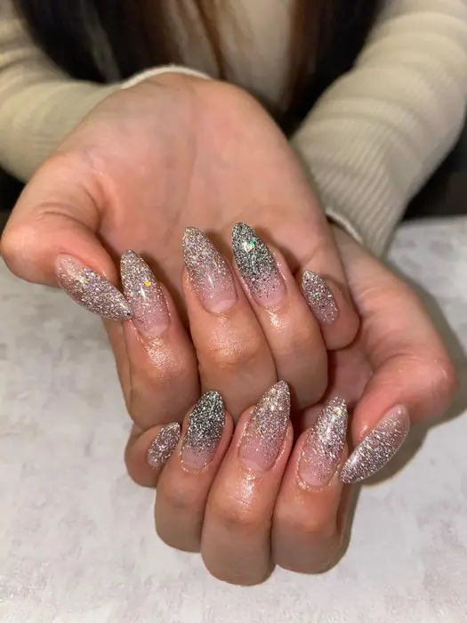フラッシュネイルグラデーション 一色追加 100 Nailsalon Solar所属 諸星 奈々のネイルデザイン ミニモ