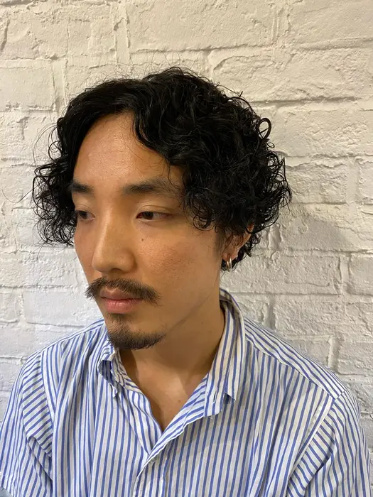 男らしさ抜群のセクシーくるくるハードパーマ Chobii銀座所属 吉田 光佑のヘアカタログ ミニモ 男らしさ抜群のセクシーくるくるハードパーマ Chobii銀座所属 吉田 光佑のヘアカタログ ミニモ