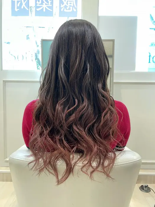 グラデーションカラー 毛先のみのブリーチで楽しめるカラー Pro Hair Tec所属 五嶋 依莉奈のヘアカタログ ミニモ