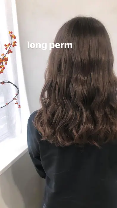 大人気ミディアムパーマ 春らしい大人ブラウンカラーもおすすめです Arc所属 Arc 高野 汐織のヘアカタログ ミニモ