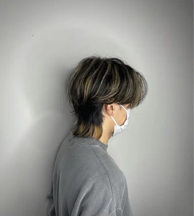 センター分けウルフスタイル 横からのシルエットがほんとにかっこよくきまります Swell所属 西岡 涼太のヘアカタログ ミニモ