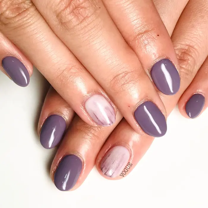 くすみパープル ニュアンスデザイン 4 990 Swan With Vogue所属 Vogue Swanのネイル デザイン ミニモ