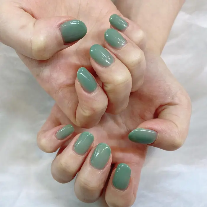 シアーグリーンのワンカラ Elixir Nail 新橋所属 エリクサーネイル新橋 中村のネイルデザイン ミニモ