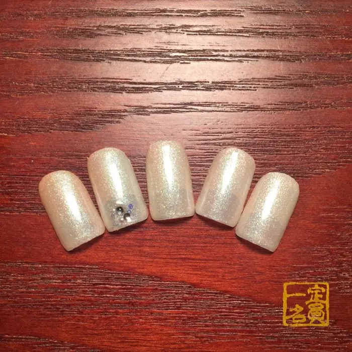 ジェルカラーリング 色ジェルによるカラーリングです 自爪をジェルでコーティングします ベ 定員一名所属 定員一名 0o 秋 O0のネイル デザイン ミニモ