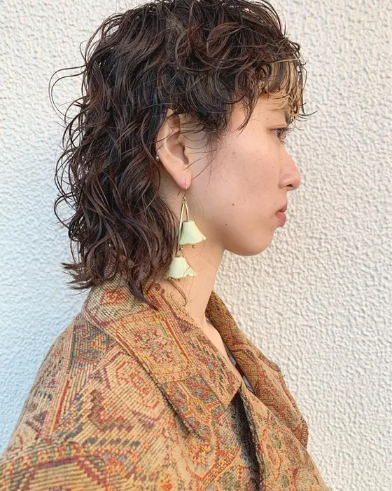 襟足長めのウルフパーマ ブリーチ毛でも条件によりますがしっかりめのパーマ可能です 低温デジタルパー Heavens所属 渡部 諒太のヘアカタログ ミニモ