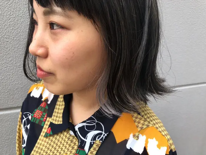 グレーホワイトインナーカラー 2回目のインナーブリーチ 白っぽいグレーを目指して 退色もき Mii所属 Mii ミー Masamiのヘアカタログ ミニモ