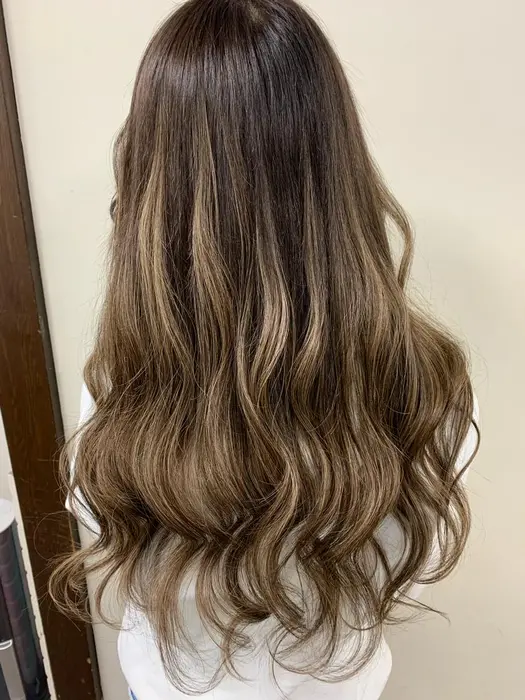 肩下くらいの長さからスーパーロングへ何年もかかる夢のロングヘアが1時間半で完成できます アンククロス 渋谷店所属 Takimoto Annaのヘアカタログ ミニモ