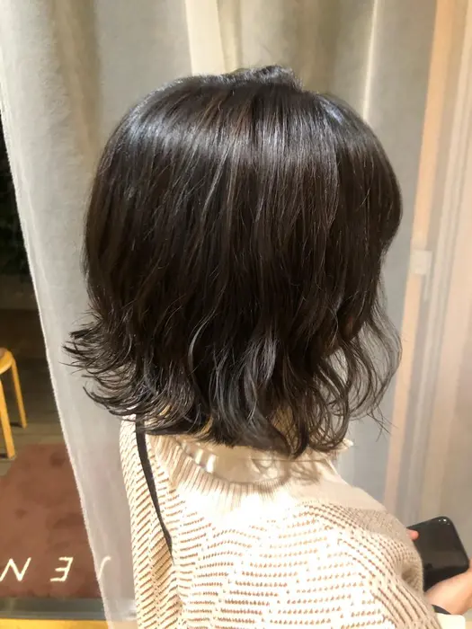 ボブ ボブパーマ パーマ カラー 暗髪カラー グレージュボブカット ショート Jeno所属 ミニボブ パーマ ショート 小松磨穂のヘアカタログ ミニモ