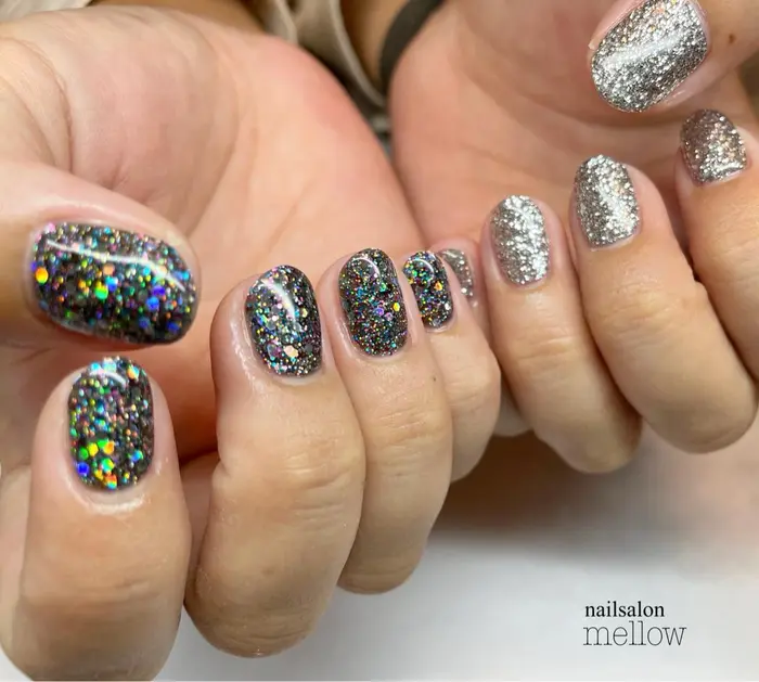 黒とシルバーのラメ Nailsalon Mellow所属 大山 浩美のネイルデザイン ミニモ 黒とシルバーのラメ Nailsalon Mellow所属 大山 浩美のネイルデザイン ミニモ