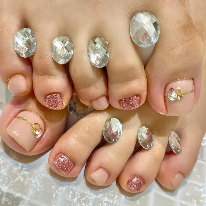 Neolive Ginza所属 矢羽田 玲菜のネイルデザイン ミニモ