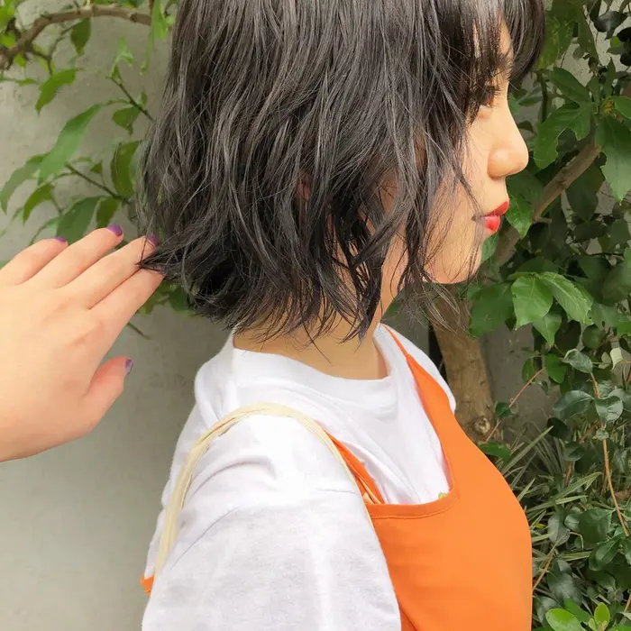 コテで巻いたみたいな ナチュラルなパーマスタイル 濡らしてワックスつけたら スタイリング Pledica所属 サトウ リョウのヘアカタログ ミニモ コテで巻いたみたいな ナチュラルなパーマスタイル 濡らしてワックスつけたら スタイリング Pledica所属 サトウ リョウのヘアカタログ ミニモ