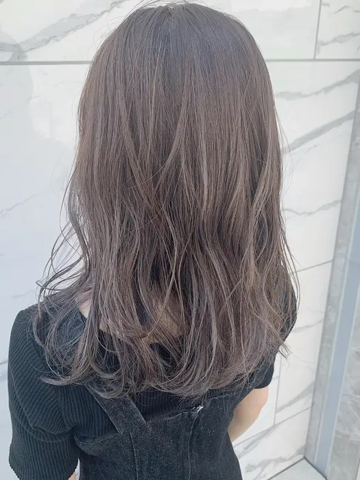 極細ハイライトカラーのレイヤーカットです Las Omotesando所属 デザインカラー得意 Eriのヘアカタログ ミニモ