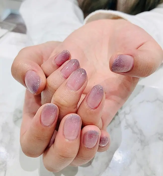 ミスミララメカラーのグラデーションオススメです Branc秋田中通店所属 藤本 りかのネイルデザイン ミニモ