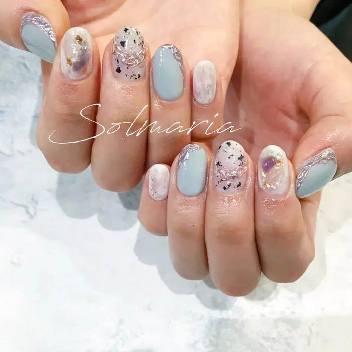 当店sample アイスグレーにライトピンクのミラーパウダー ୨୧ ご予 Nail Solmaria ソルマリア所属 Nail Solmariaのネイルデザイン ミニモ