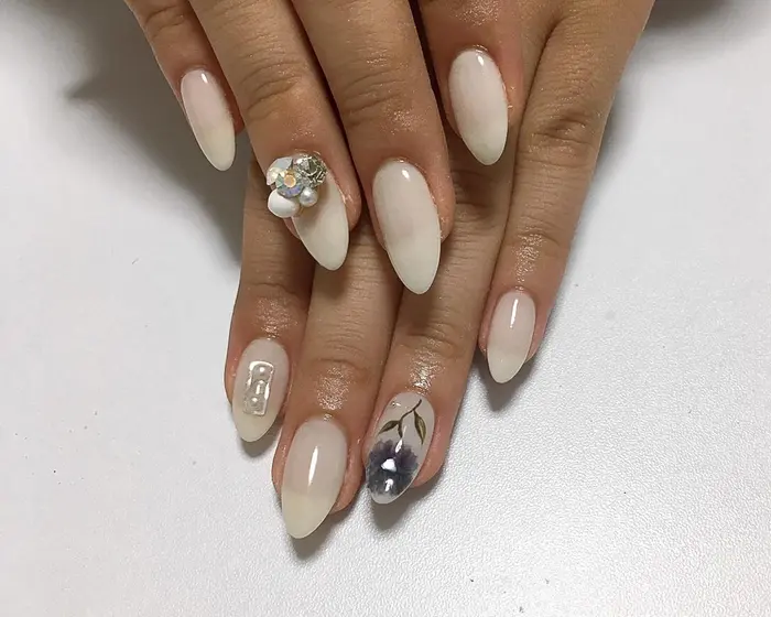 2本アートor2本ストーン乗せ放題 4 100 アート1本追加 500 4 600 Nail Wiz所属 Nail Wizのネイル デザイン ミニモ