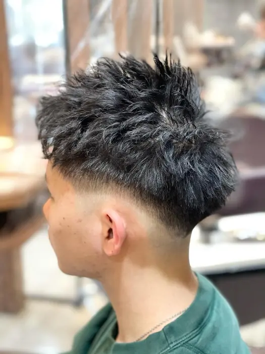 流行りのツイストスパイラルパーマとフェードスタイルを組み合わせたイケイケでおしゃれなモテヘアパー Passion 長町南店所属 赤木 祐介のヘアカタログ ミニモ