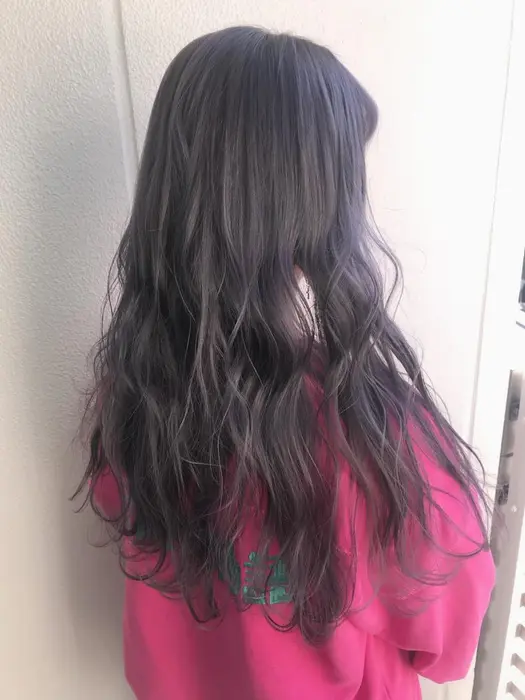 ラベンダーアッシュ 少し紫を入れて深みのある透明感グレー系カラーに ブリーチを重ねてくと アンククロス原宿店所属 五十嵐 瑞樹 Harajukuのヘアカタログ ミニモ