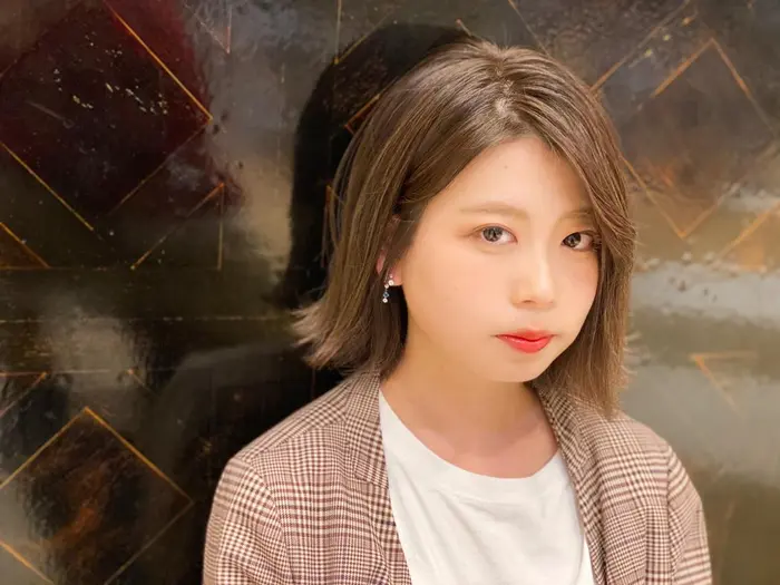 ハイライトを入れたベージュで立体感をヽ 0 ノ カットは肩上のボブで 外ハネも内巻きもやりや Beautrium福岡所属 齊木 勇人のヘアカタログ ミニモ