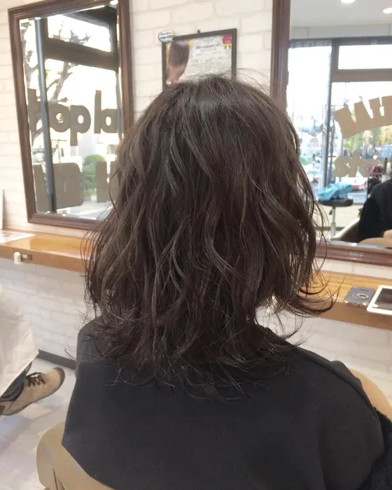 イルミナスモーキーカラー オーシャンにシャドウグレーを混ぜ合わせて クールなダークグレーカラーに Stoplady所属 村松 佑樹のヘアカタログ 20171204201532 ミニモ