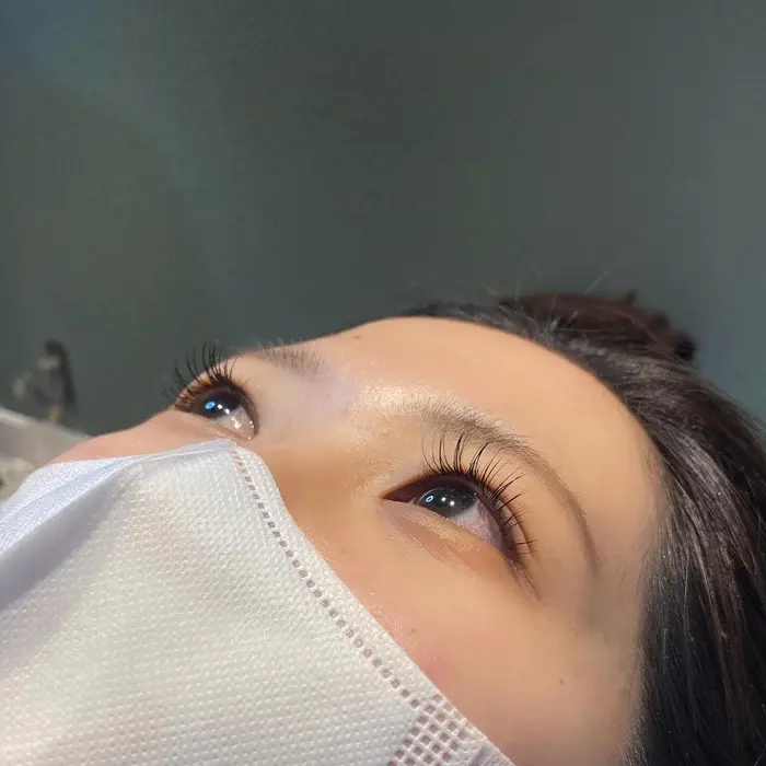 少し長めのエクステで奥二重の方でもマツエクの存在感出せます 真ん中長めにすることでパッチリな印象もで The Coast By Neolive所属 笹島 海音のマツエクデザイン ミニモ