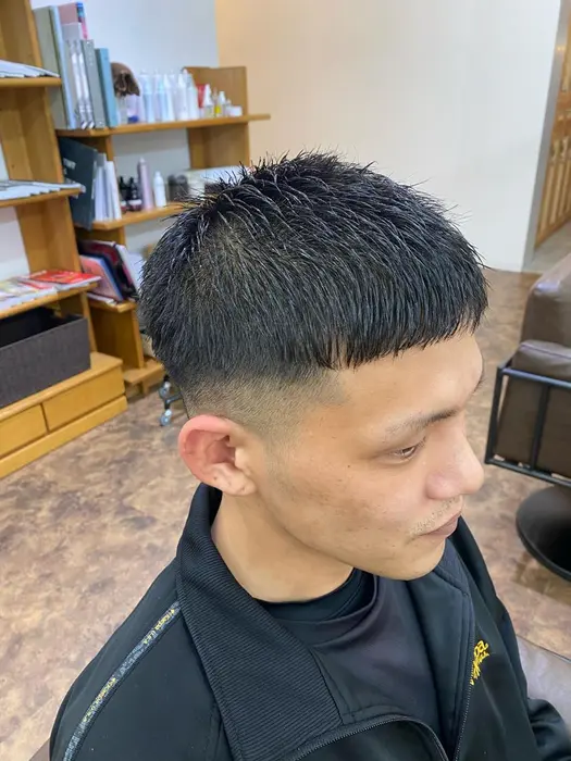 個性派刈り上げボウズ Yuragi From Yuimarl所属 Kaito メンズ メンズカット パーマ のヘアカタログ ミニモ