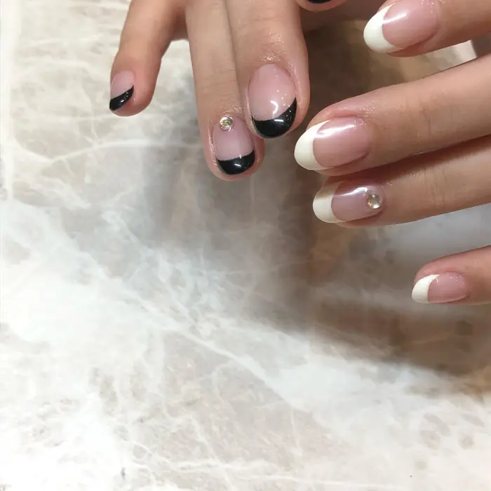 アシメフレンチ パラジェル ジェルネイル フレンチネイル フレンチ アシメネイル シンプル Hair Make Sofa仙台駅前所属 佐竹 彩捺の ネイルデザイン ミニモ