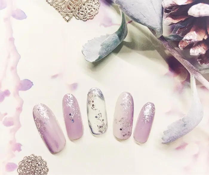 ニュアンスキラキラネイル Eyelash Nail Noi所属 笹塚ネイルサロン Noiのネイルデザイン ミニモ