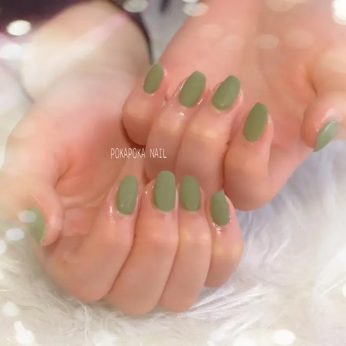 カーキネイル マットネイル C04 Pokapoka Nail所属 Mia ネイリスト のネイルデザイン ミニモ