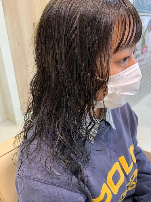 インターンとかで 髪の毛カラーできない方 カラーでイメチェンじゃなく パーマで雰囲気変え Paaq所属 Paaq ナカムラ ヒトミ のヘアカタログ ミニモ