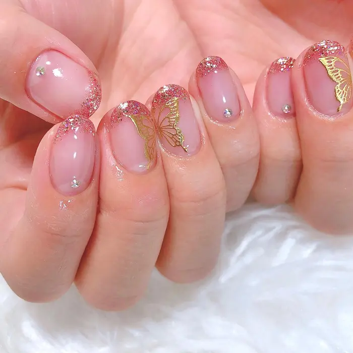 ラメグラ ラメグラデーション バタフライ バタフライネイル ちょうちょネイル ピンクネイ Chamnail所属 韓国ネイル ニュアンスネイル華のネイルデザイン ミニモ