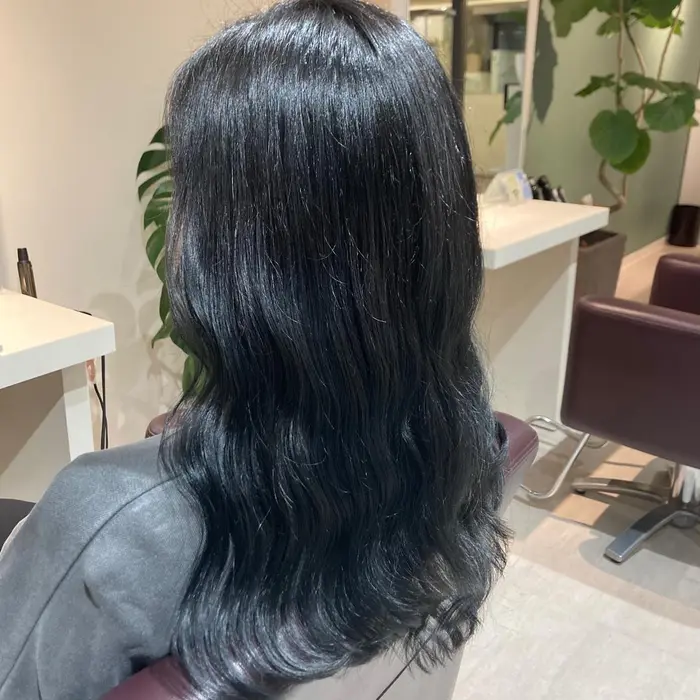 角度によって青っぽさが変わるブルージュ かなり青強めのグレージュです Saraju 梅田店所属 西川 春奈のヘア カタログ ミニモ