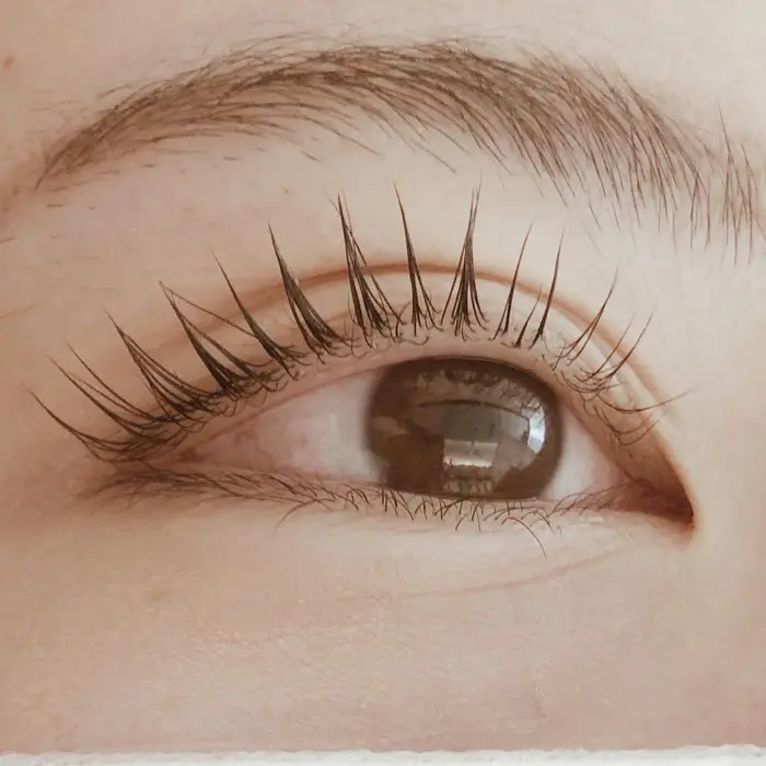 お客様eye 睫毛を自然に 最大限に長く魅せる 80度 を実現 お客様の目元の悩みを解決する 次 Neolive Ginza所属 すずき れいなのマツエクデザイン ミニモ