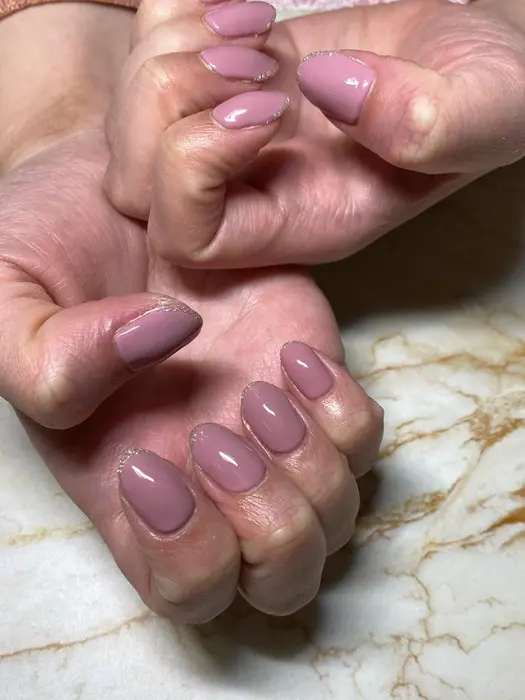 ワンカラーandラメライン さりげなく爪先にキラキラを Leviju Eyelid所属 西嶌 紗羅のヘアカタログ ミニモ