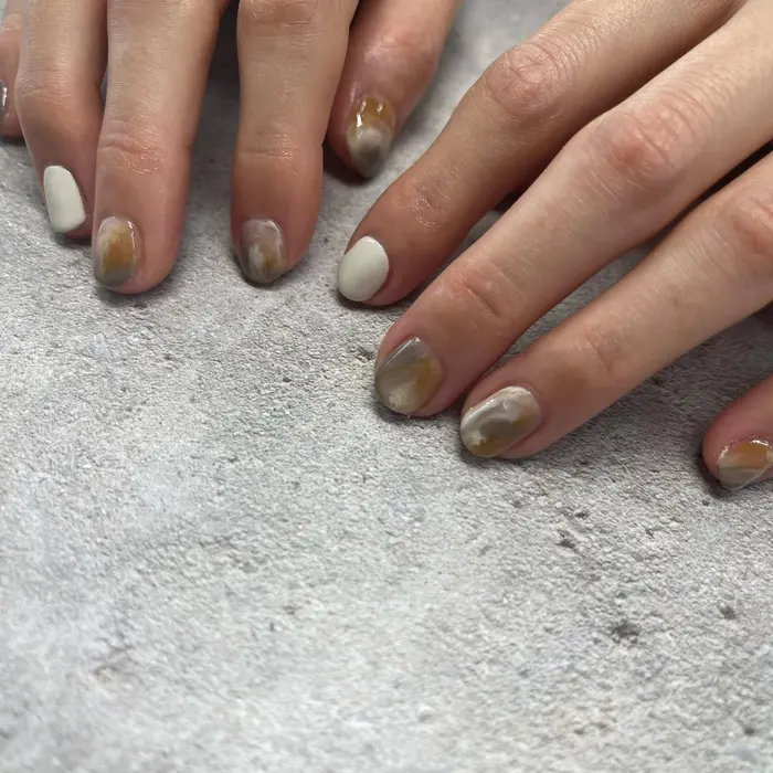 パラジェル ワンカラー マグネット 長さだし フレンチ ミラーネイル フットネイル ラメグラデーシ Ange 柏店所属 天坂 莉緒のネイル デザイン ミニモ