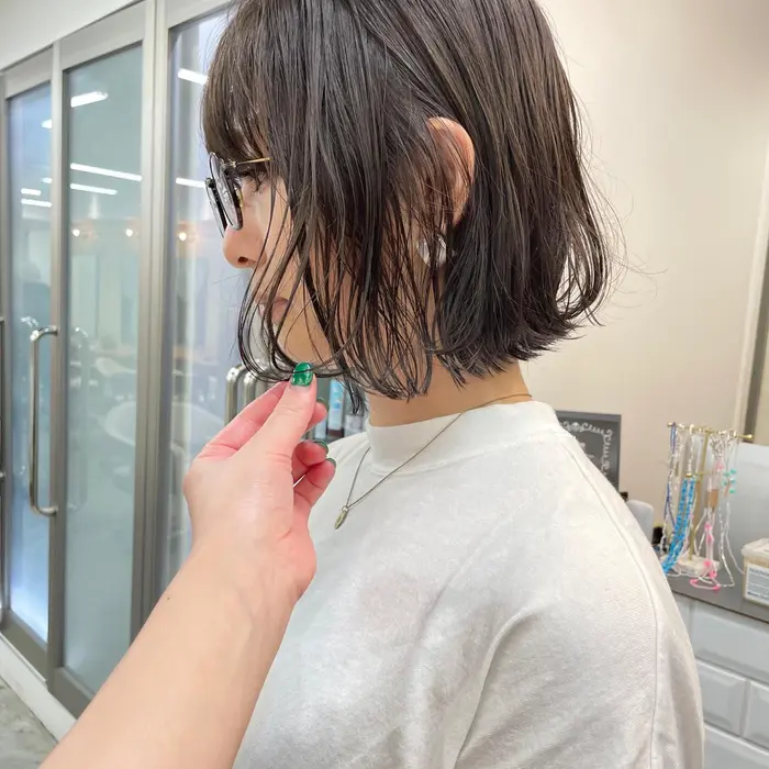 巻いてもあごが出ない長さのニュアンスボブと 暗めだけどしっかり透けるグレージュ ストレート Pledica所属 サトウ リョウのヘアカタログ ミニモ 巻いてもあごが出ない長さのニュアンスボブと 暗めだけどしっかり透けるグレージュ ストレート Pledica所属 サトウ リョウのヘアカタログ ミニモ