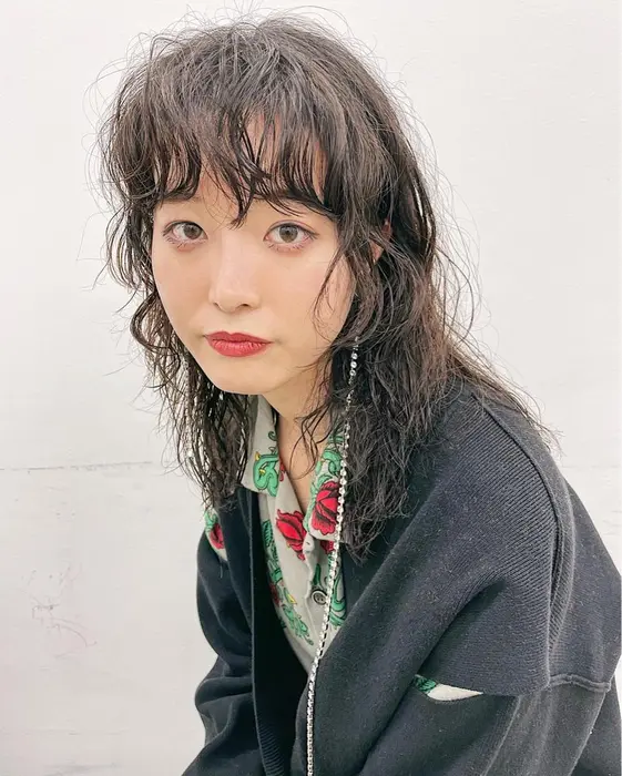 パーマアレンジ ボリュームパーマ くせ毛を活かす ウルフパーマ ブリーチパーマ うぶ毛パー Kipi所属 原岡 優典のヘアカタログ ミニモ