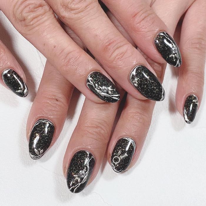 メタリックジェル Key Nail And Eyelash所属 Key Kiyomi のネイルデザイン ミニモ