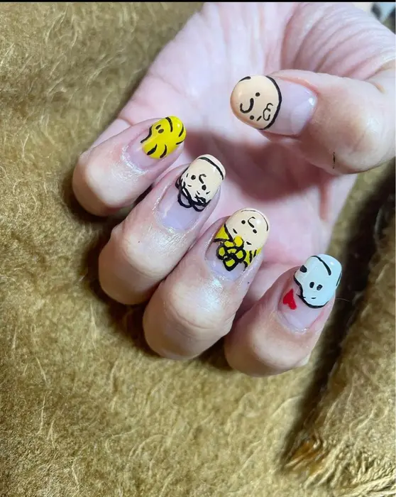 スヌーピーがひょっこり みんな大好きなスヌーピーネイル モードケイズblanc所属 森本 ひなのネイルデザイン ミニモ