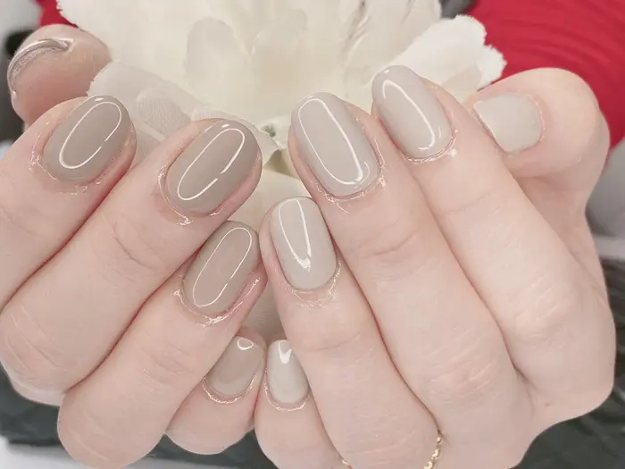 アシンメトリーネイル アシンメトリー ワンカラー ｎail Salon Erti所属 ｎail ｓalon Ertiのネイル デザイン ミニモ
