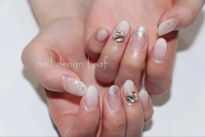 ブライダルネイル 派手すぎず 地味すぎず グラデーションは根本がクリアに なるので伸びてきても ｃ Z Couture シーズクチュール所属 Moeko C Zcoutureのネイルデザイン ミニモ