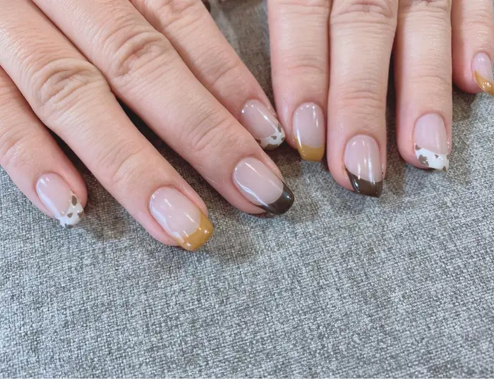 牛柄フレンチネイル Nail Salon Mew所属 Nail Salon Mewのネイルデザイン ミニモ