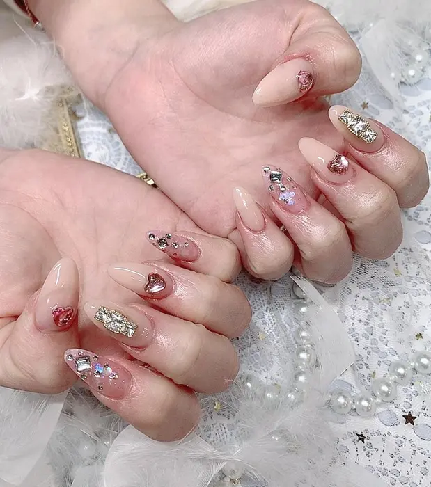 スカルプ ストーン パーツ付け放題コース Kiraネイルサロン所属 Eiのネイルデザイン ミニモ