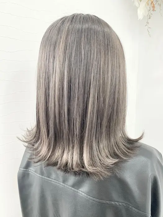 シルバーグレージュ Yuimarl所属 Maho ボブ ショート ハイトーンのヘアカタログ ミニモ