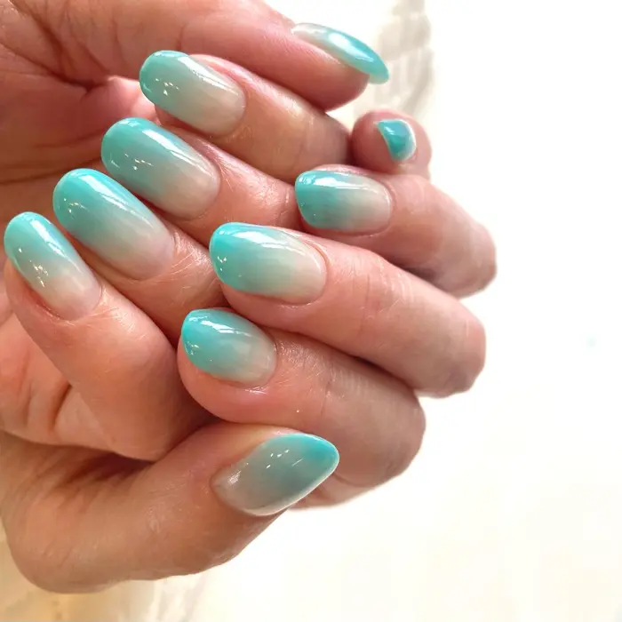 グラデーションネイル Loops 大倉山所属 植田 知夏のネイルデザイン ミニモ