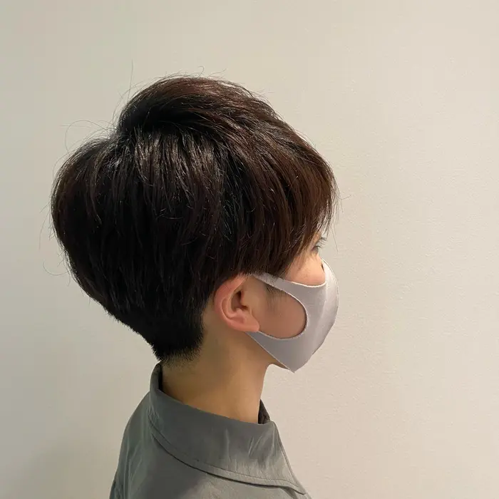 レディースでもサイドはツーブロックで襟足も厚めに刈るとスッキリとしたショートになります バックに丸 Jour くずは駅前店所属 常峰 叶莉のヘアカタログ ミニモ レディースでもサイドはツーブロックで襟足も厚めに刈るとスッキリとしたショートになります バックに丸 Jour くずは駅前店所属 常峰 叶莉のヘアカタログ ミニモ