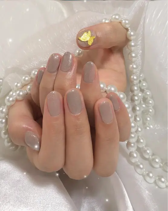 大きいパーツは別料金です ワンカラー 秋ネイル 大人しいネイル Salon De Minuit所属 Nancy のネイル デザイン ミニモ