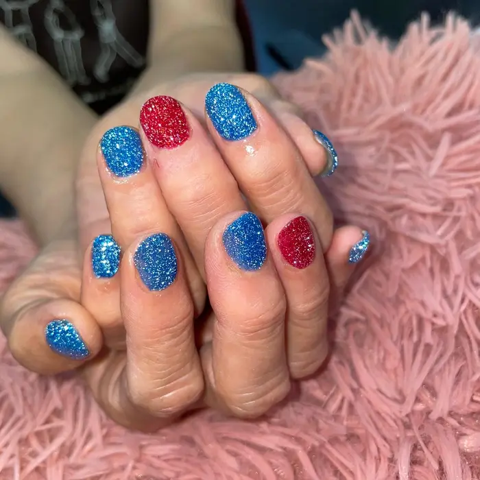 赤と青のフラッシュネイル 7 Snail所属 深澤 美緒のネイルデザイン ミニモ