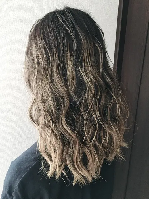 Assort Tokyo所属 リアル海外ヘア しのぶのヘアカタログ ミニモ