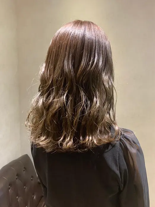 明るめアッシュ グレー 毛先にかけての透け感も たまらなく可愛いです Quartett所属 Tomioka Honokaのヘアカタログ ミニモ